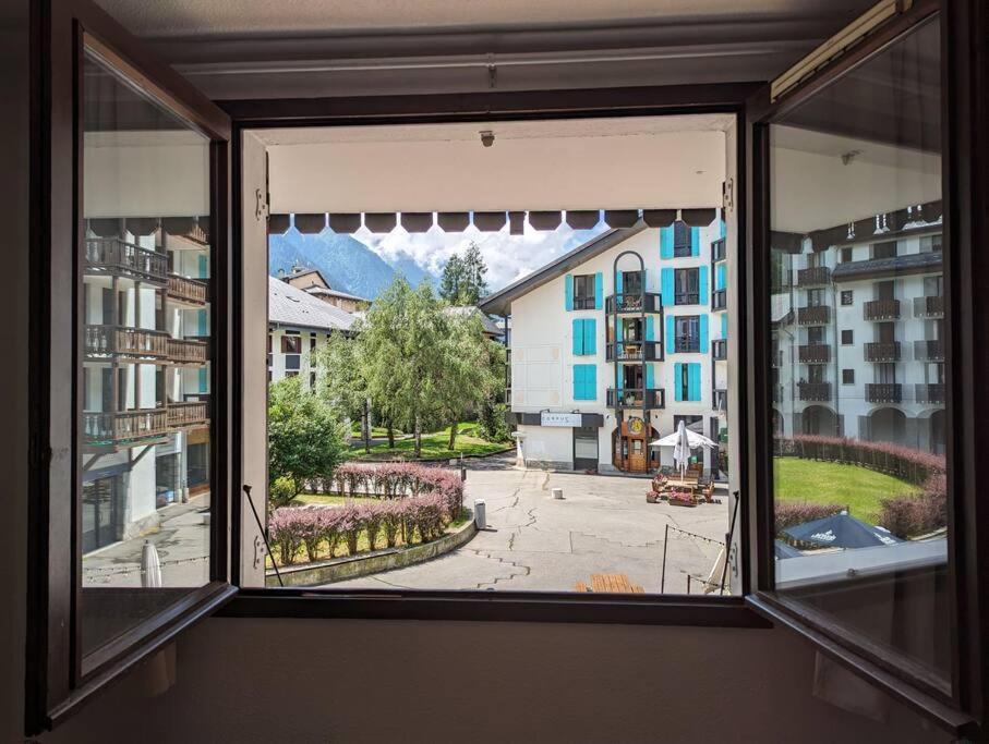 Central Spacious Flat With Private Parking 霞慕尼 外观 照片